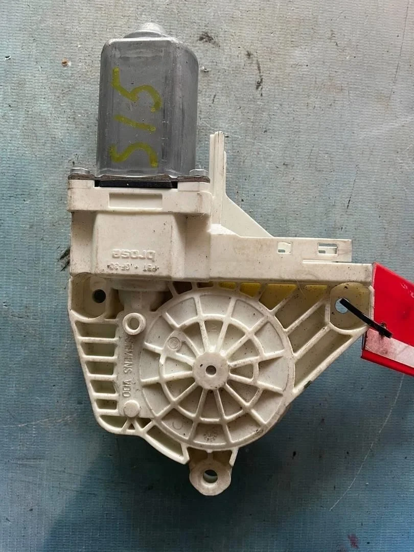 Моторчик стеклоподъемника задний правый Land Rover Discovery 3 2004-2009