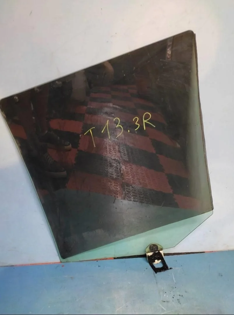 Стекло двери задней правой Land Rover Discovery 3 2004-2009