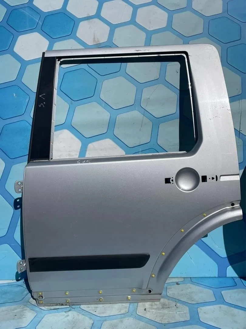 Дверь задняя левая Land Rover Discovery 3 2004-2009