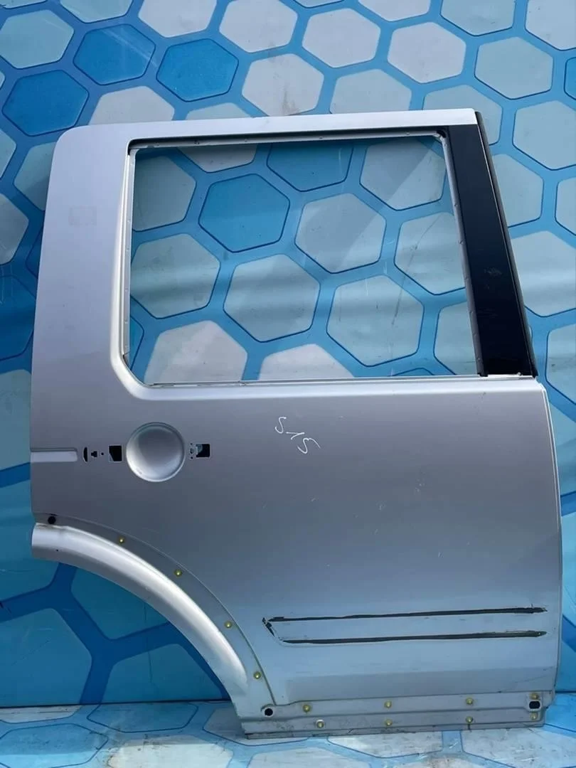 Дверь задняя правая Land Rover Discovery 3 2004-2009