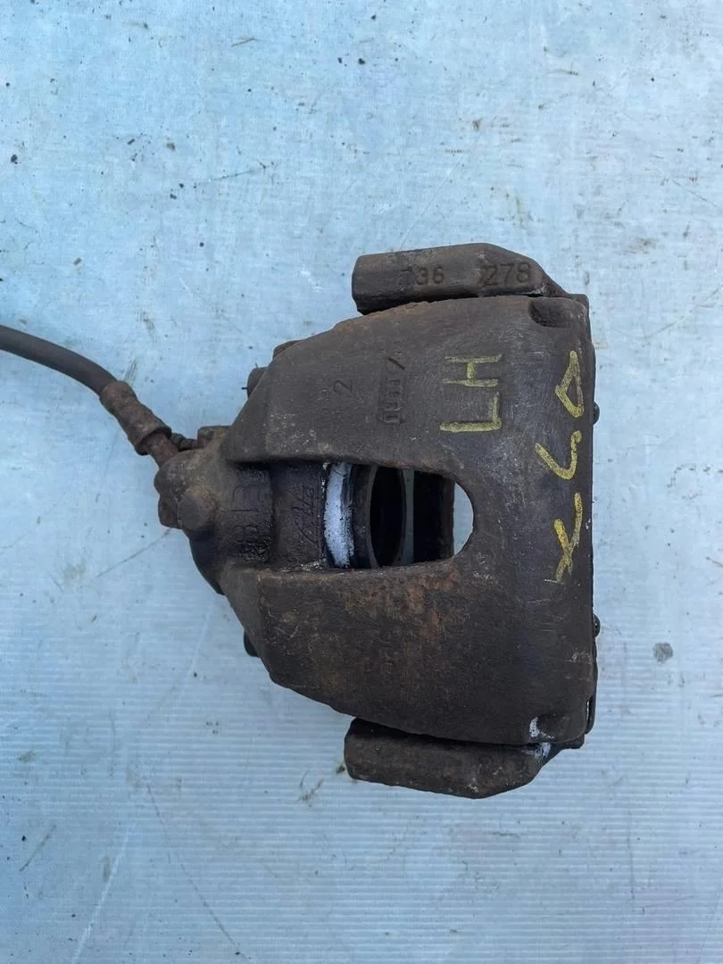 Суппорт передний левый Ford Focus 2 2005-2008