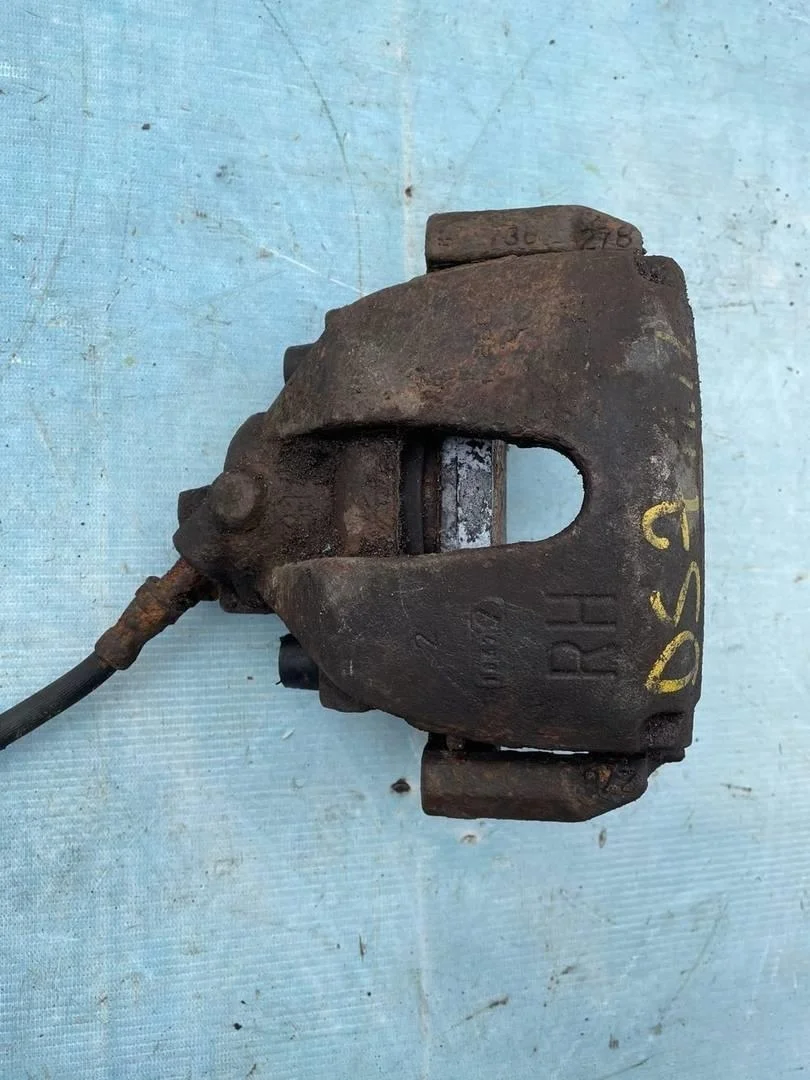 Суппорт передний правый Ford Focus 2 2005-2008