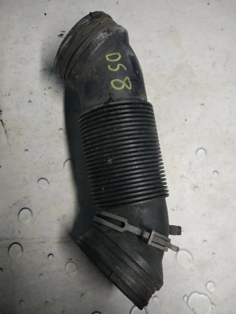 Патрубок воздушного фильтра VW Golf 2003-2009