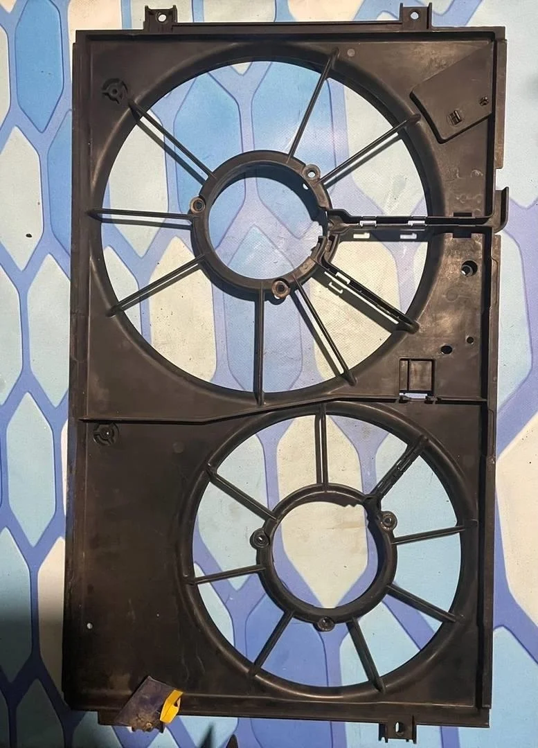 Диффузор вентиялторов пустой VW Golf 2003-2009