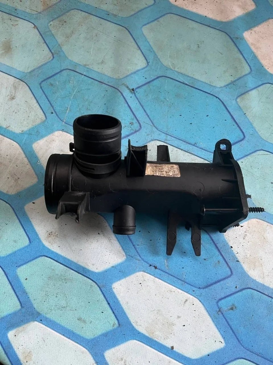 Патрубок воздушного фильтра VW Golf 2003-2009