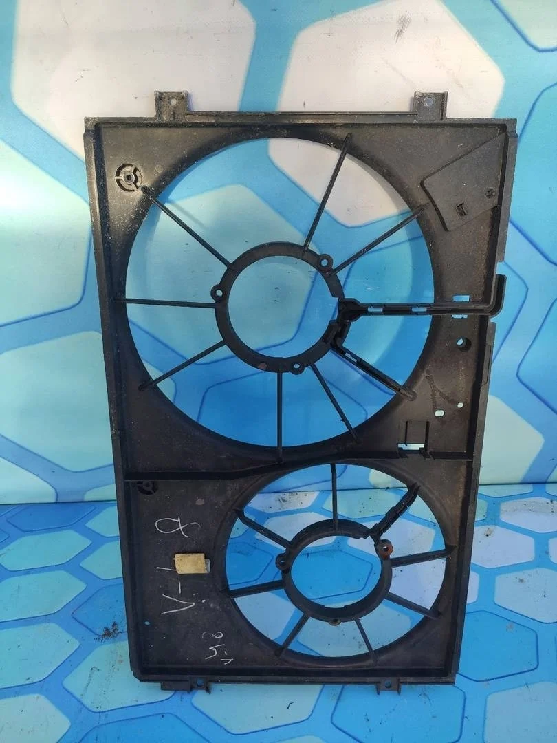 Диффузор вентиялторов пустой VW Golf 2003-2009