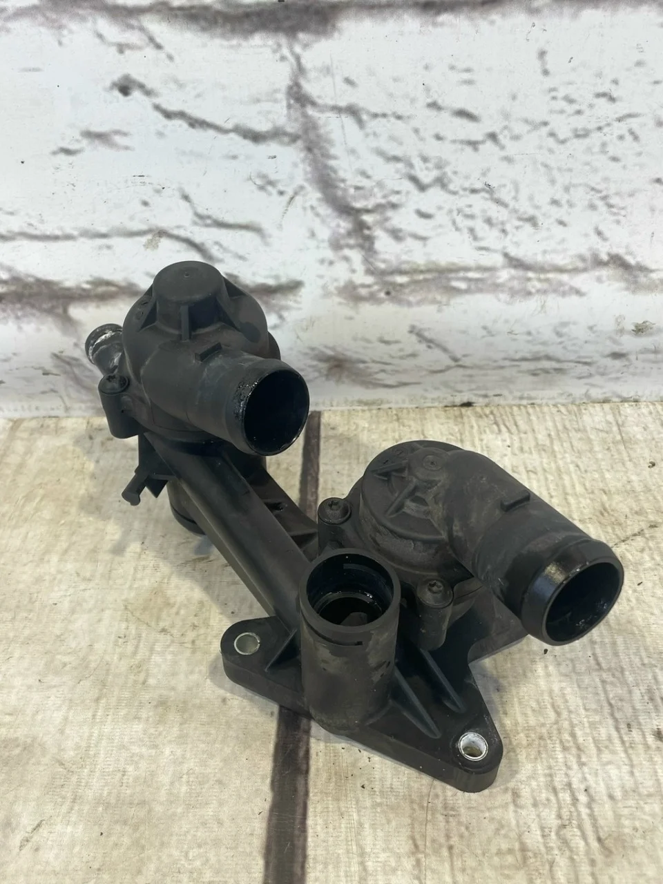 Корпус термостата VW Golf 2003-2009