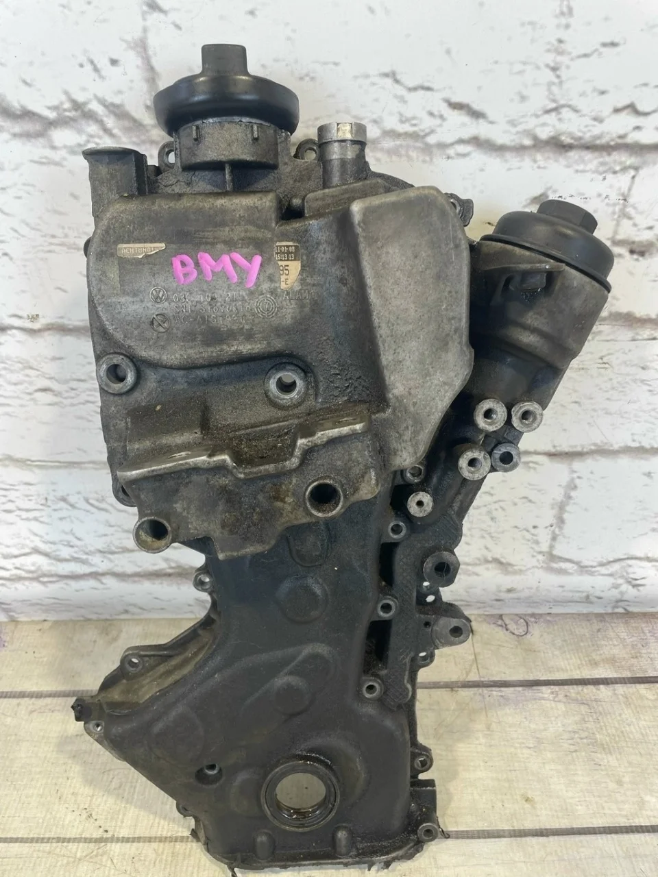 Крышка двигателя передняя VW Golf 2003-2009