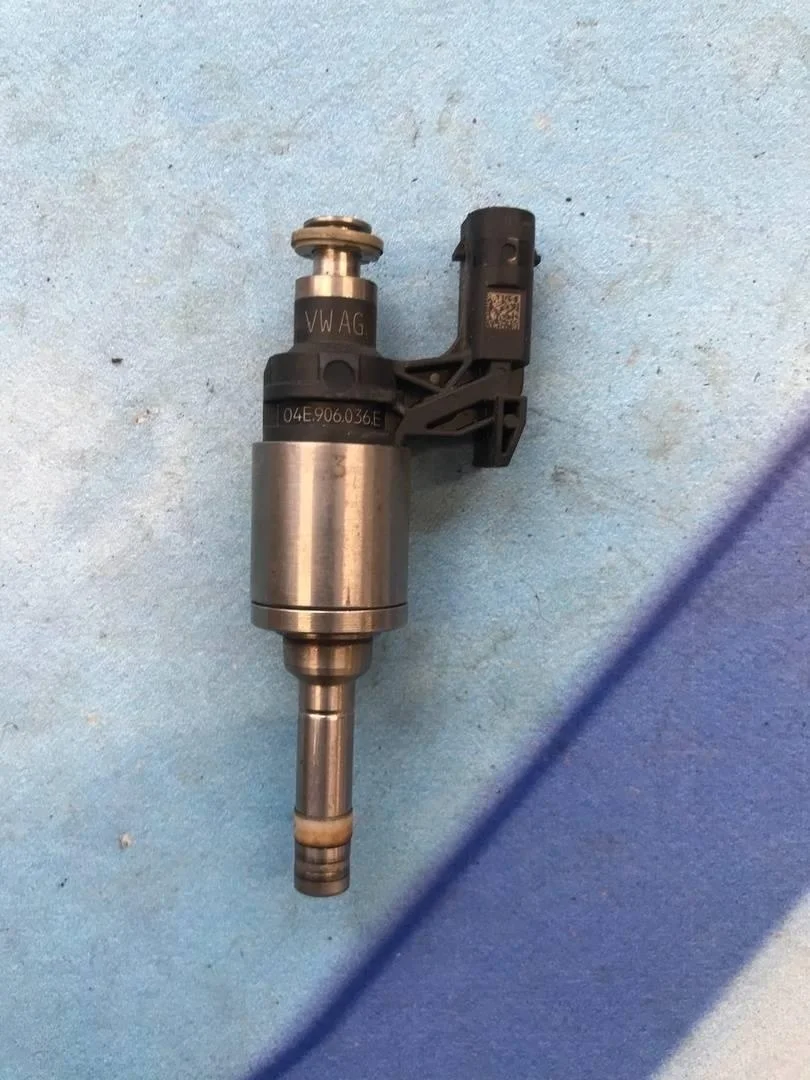 Форсунка топливная бензиновая VW Golf 7 2012-2017