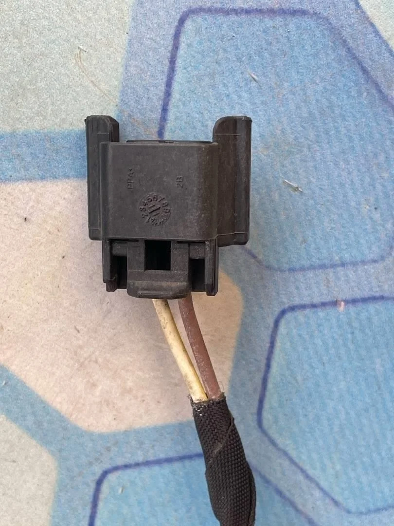 Фишка на противотуманную фару VW Jetta 2006-2011