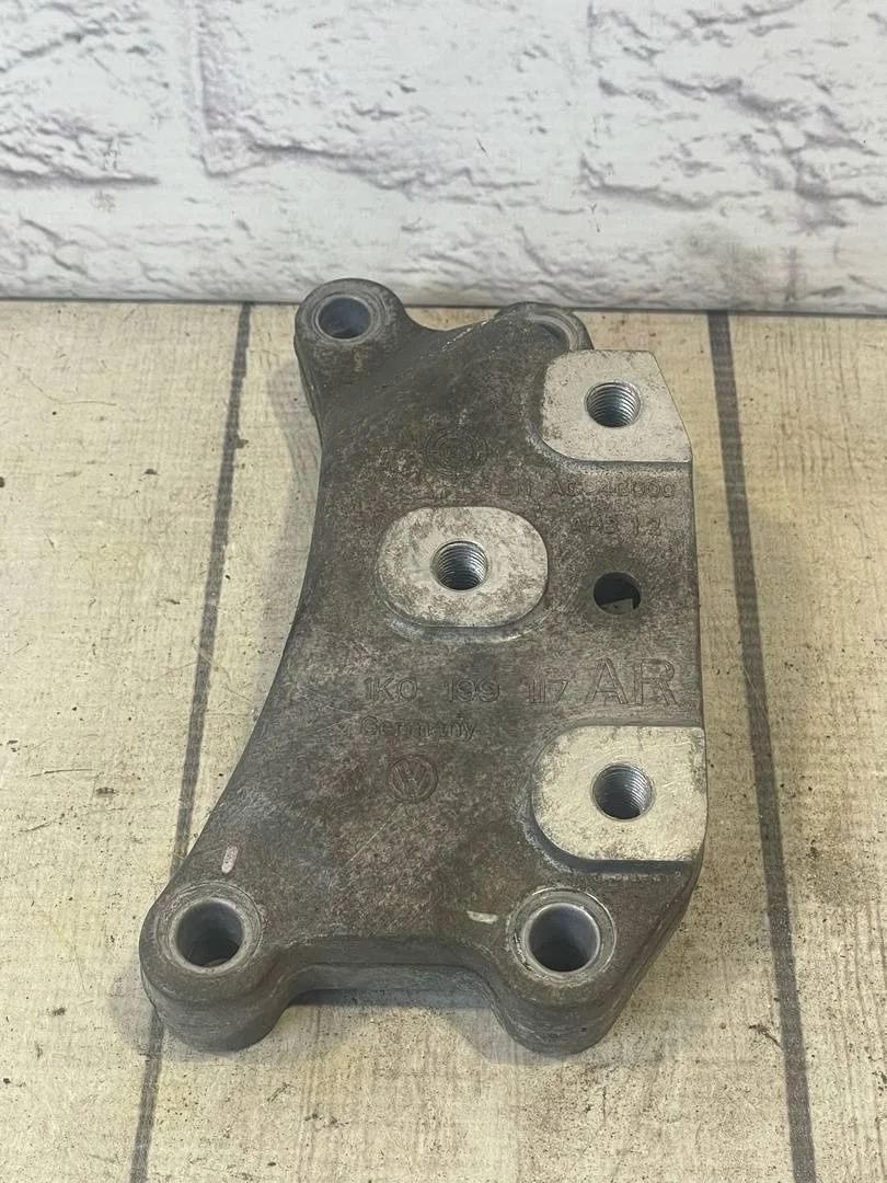 Кронштейн акпп левый VW Jetta 2006-2011