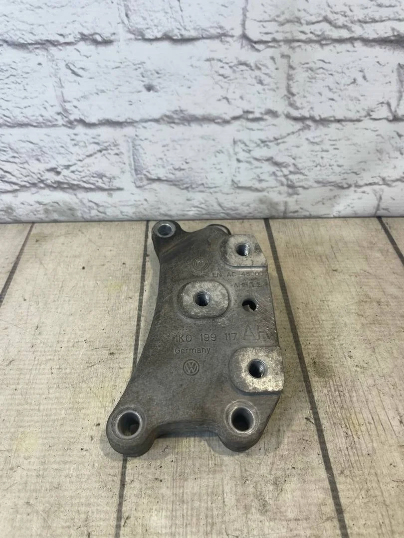 Кронштейн акпп левый VW Jetta 2006-2011