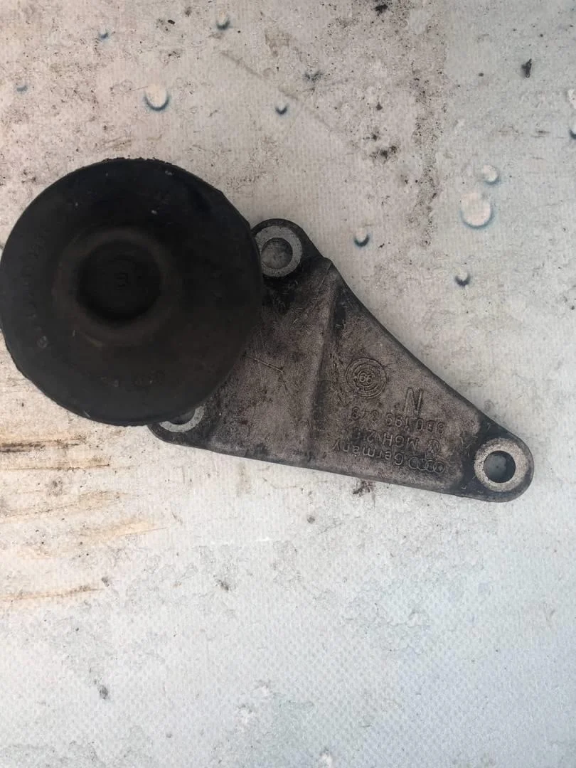 Опора двигателя VW Passat 1996-2000 B5