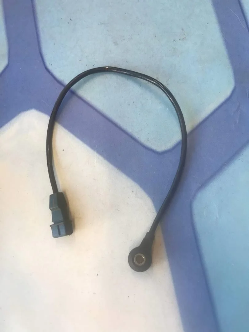 Датчик детонации VW Passat 1996-2000 B5