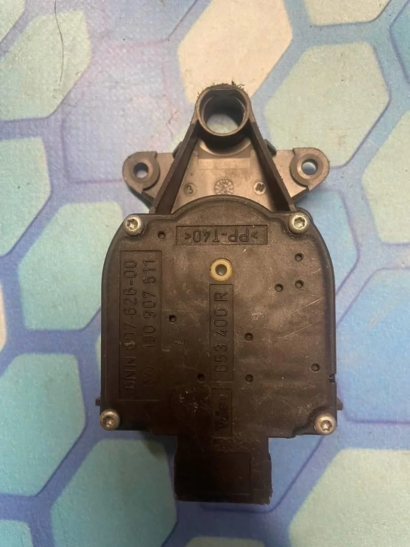 Моторчик заслонки печки (сервопривод) VW Passat 1996-2000 B5