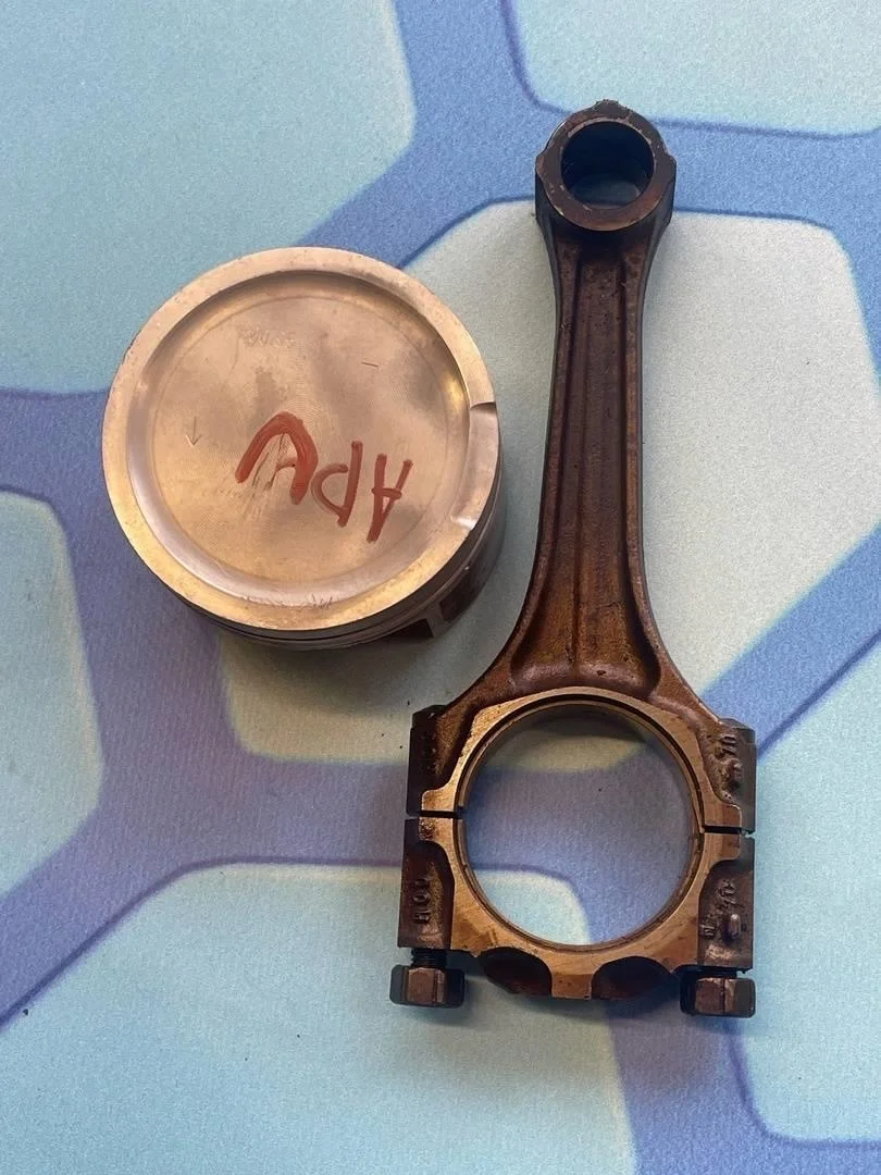 Поршень в сборе шатуном VW Passat 1996-2000 B5