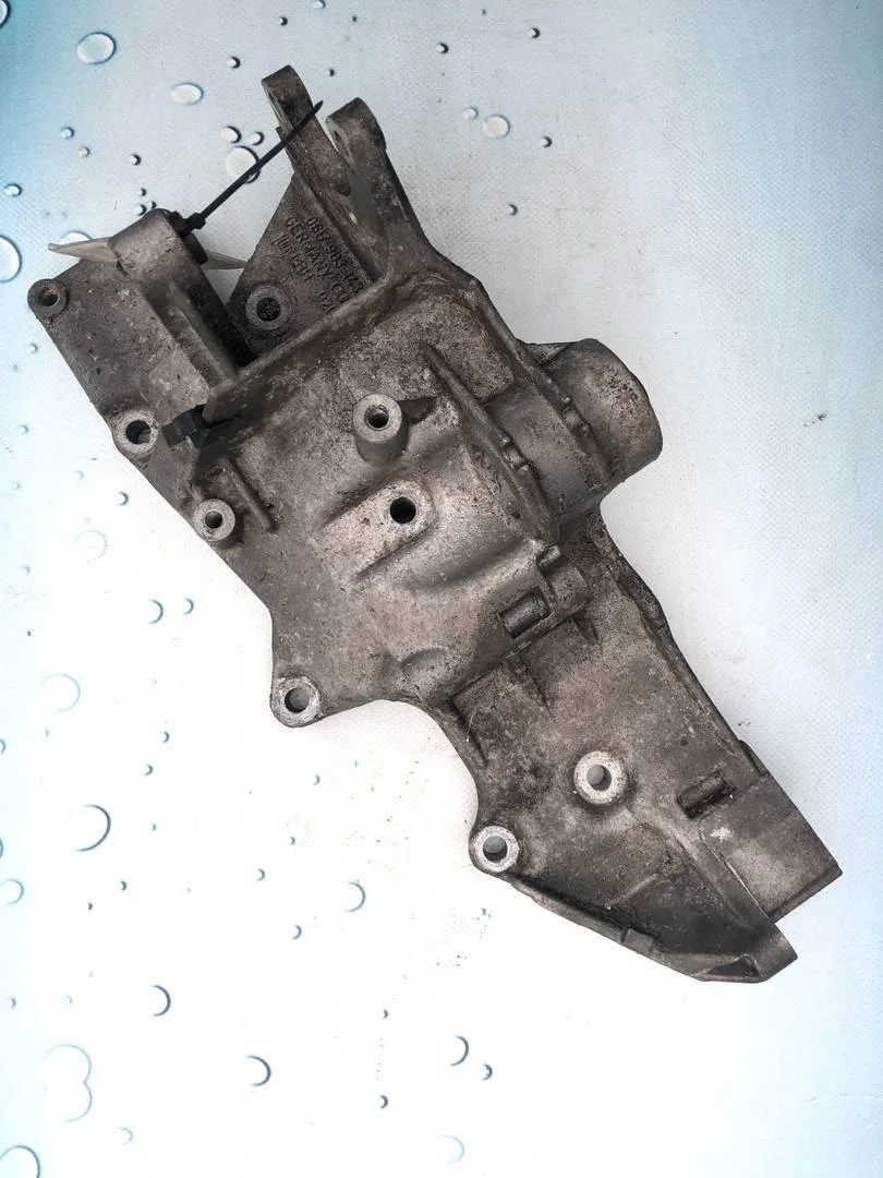 Кронштейн генератора VW Passat 2001-2005 B5+