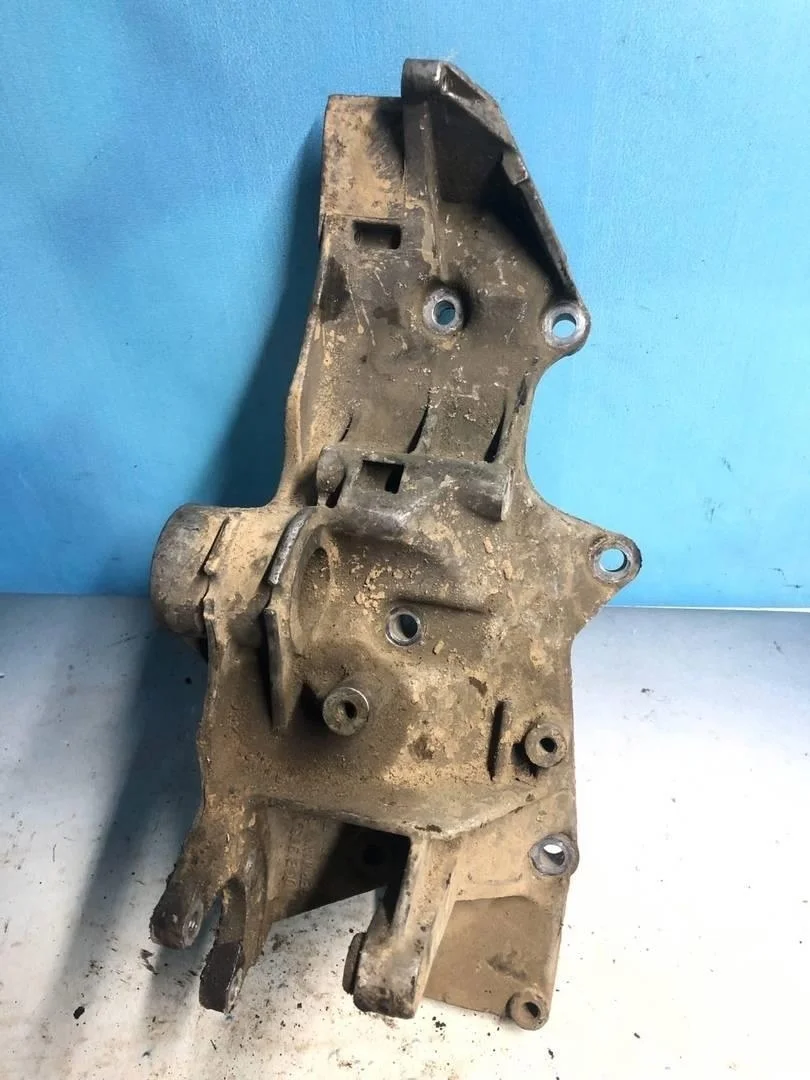 Кронштейн генератора VW Passat 2001-2005 B5+