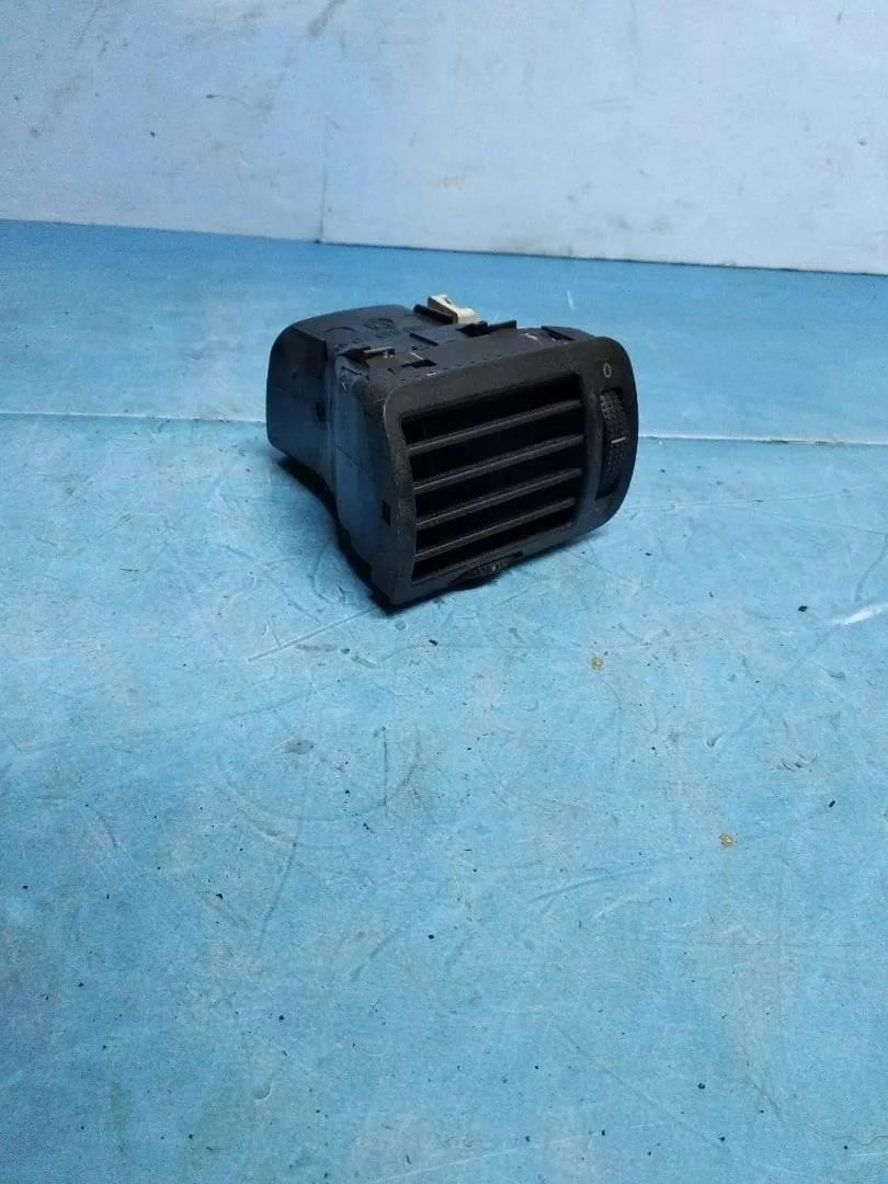 Дефлектор воздушный левый VW Passat 2001-2005 B5+