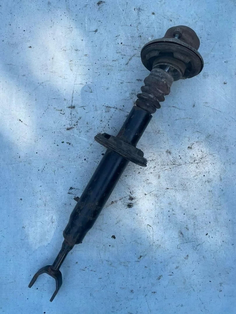 Стойка амортизатора передняя VW Passat 2001-2005 B5+
