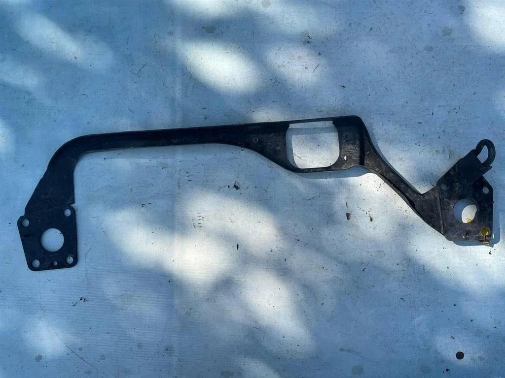 Балка передняя поперечная подрамник VW Passat 2001-2005 B5+