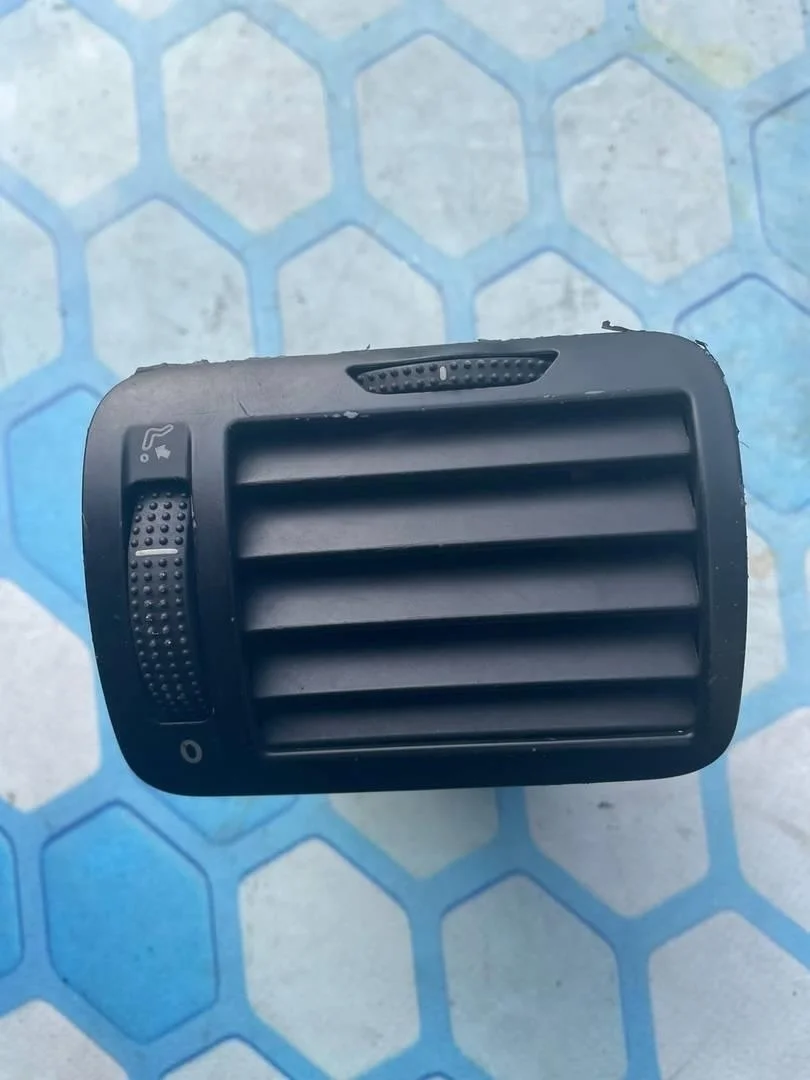 Дефлектор воздушный левый VW Passat 2001-2005 B5+