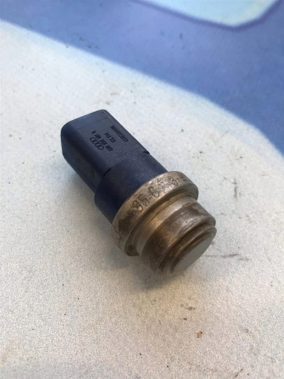 Датчик включения вентилятора VW Passat 2001-2005 B5+