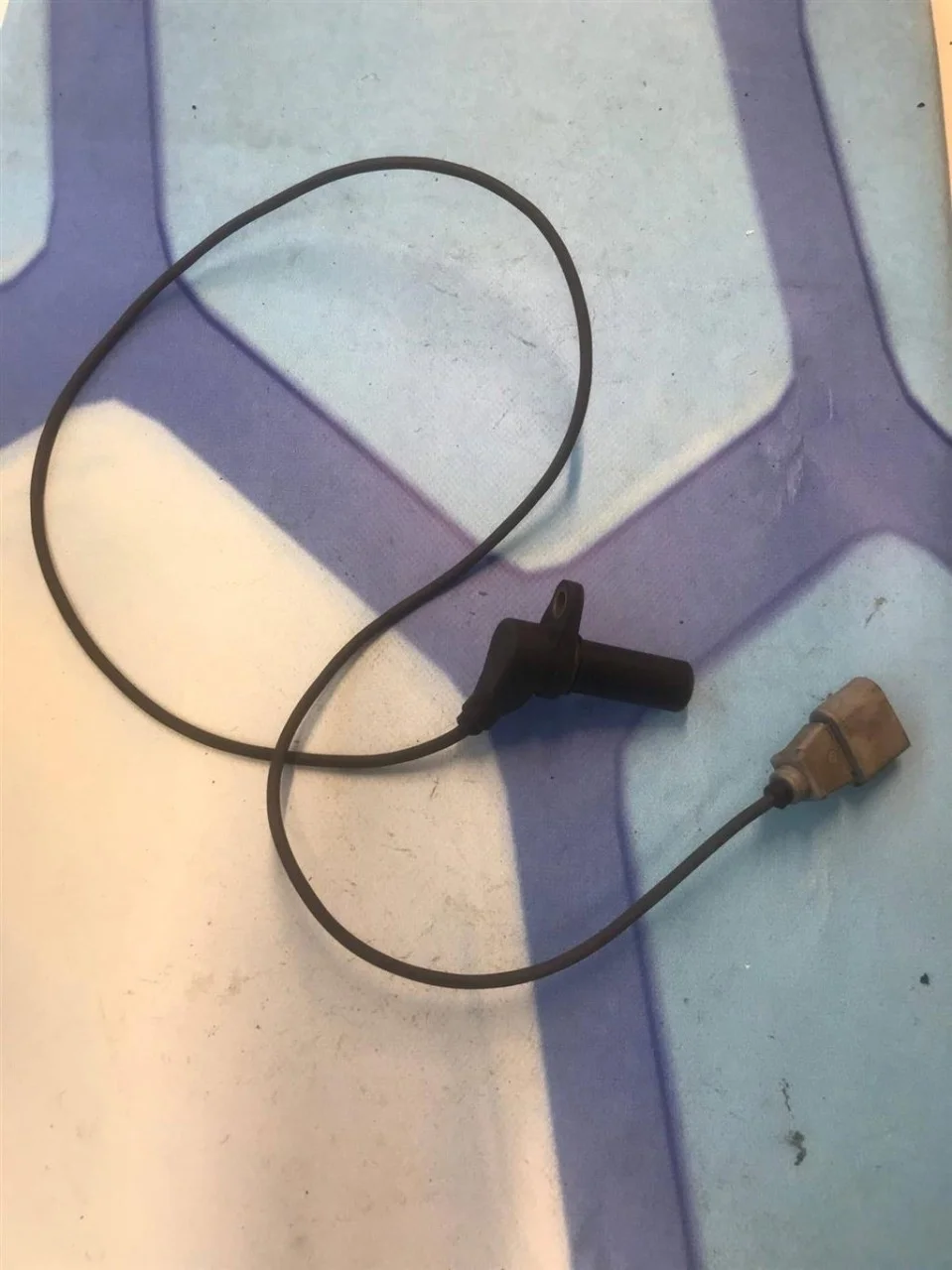 Датчик положения коленвала VW Passat 2001-2005 B5+