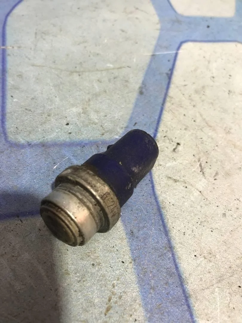 Датчик включения вентилятора VW Passat 2001-2005 B5+