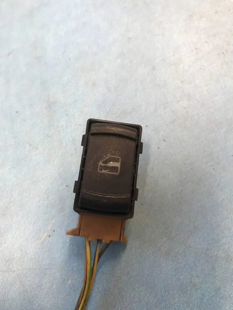 Кнопка стеклоподъемника VW Passat 2001-2005 B5+