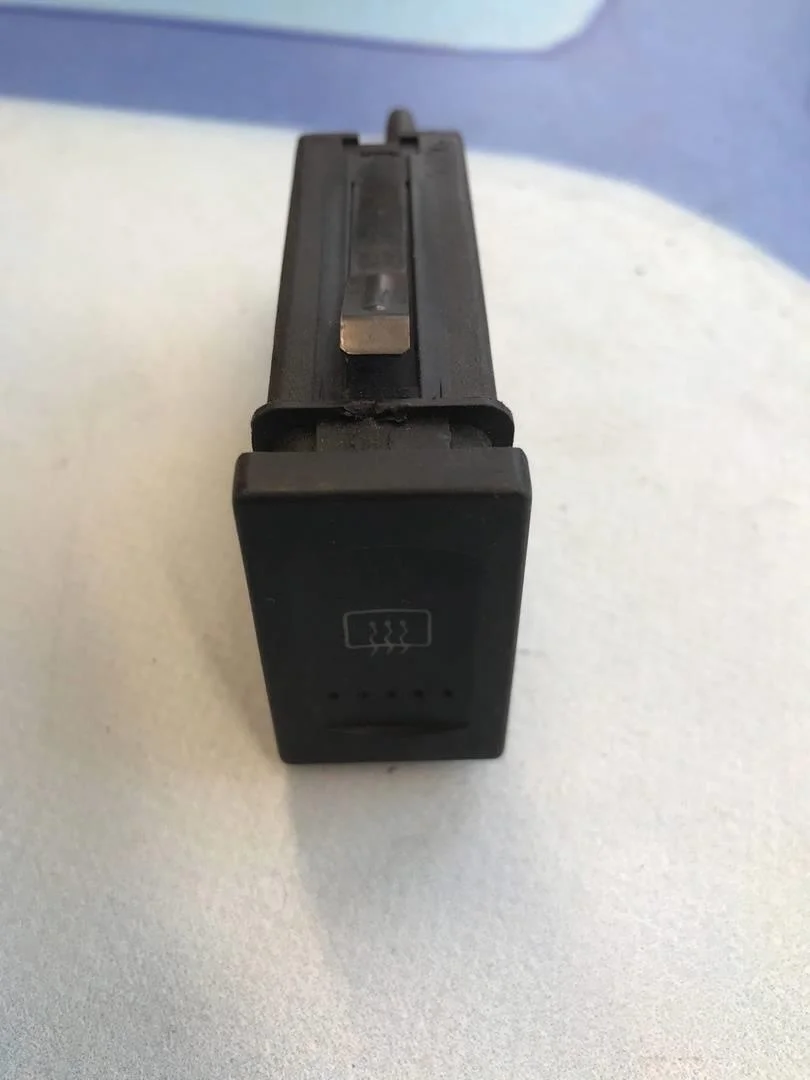 Кнопка обогрева заднего стекла VW Passat 2001-2005 B5+