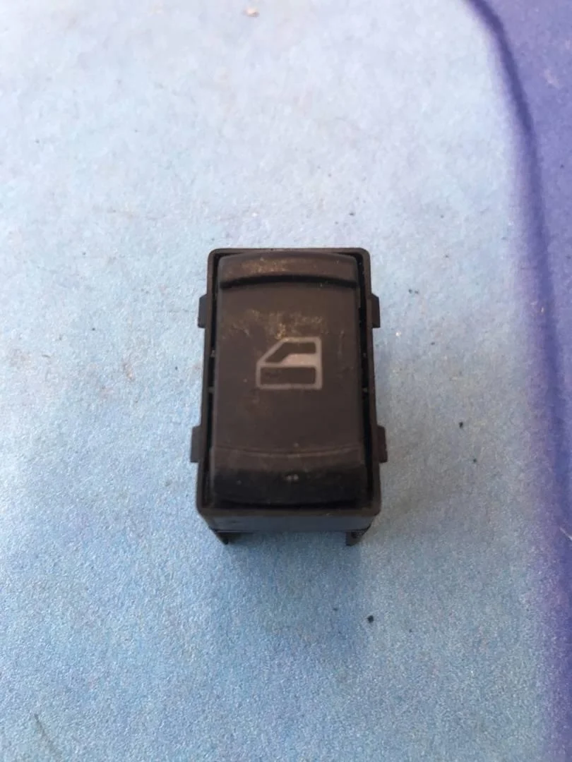 Кнопка стеклоподъемника VW Passat 2001-2005 B5+