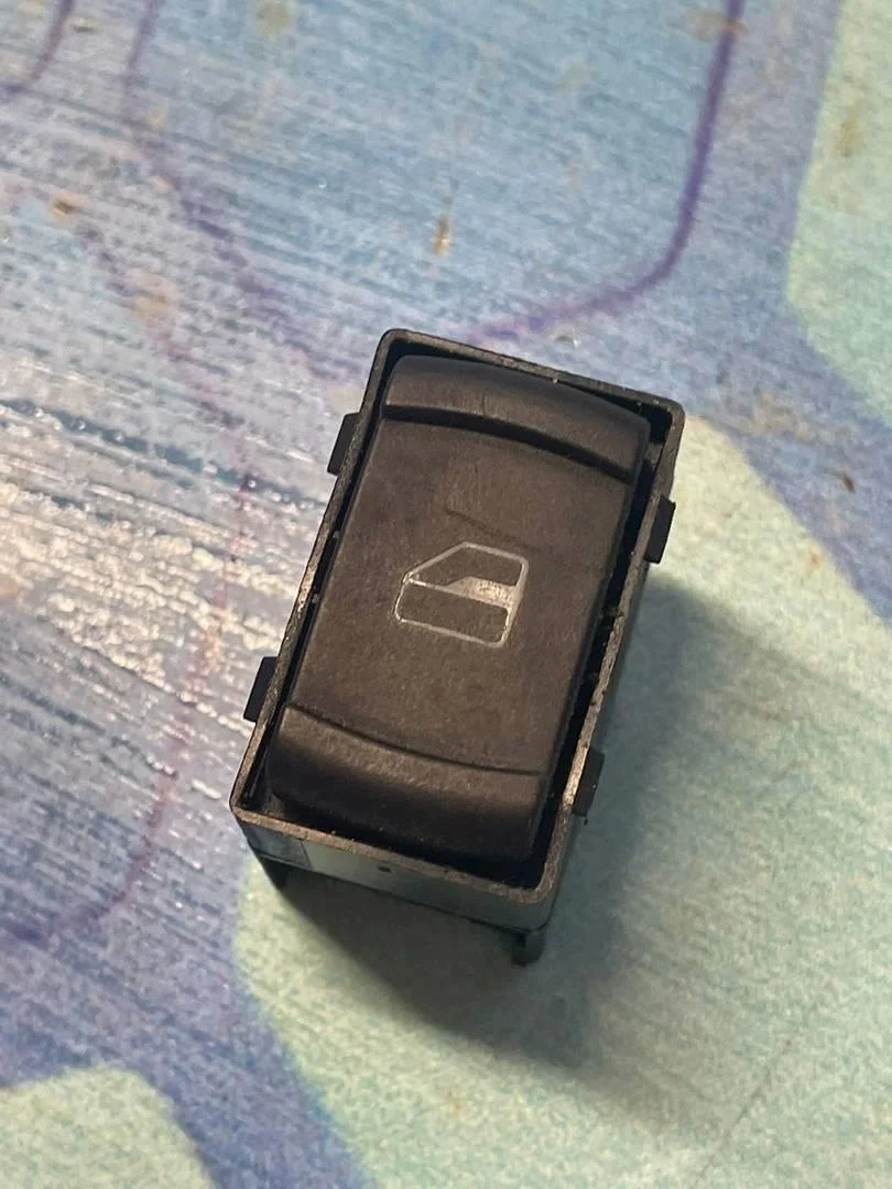 Кнопка стеклоподъемника VW Passat 2001-2005 B5+