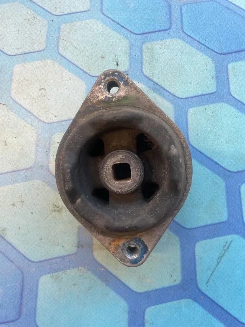 Опора кпп VW Passat 2001-2005 B5+