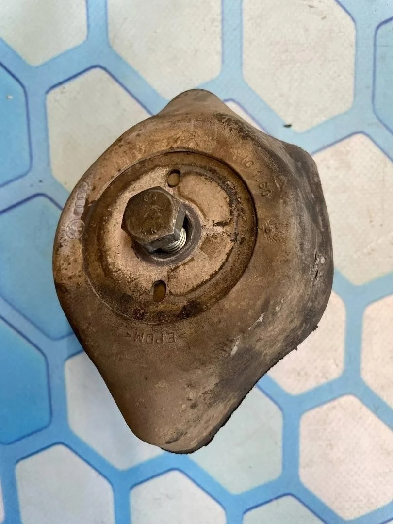 Опора кпп VW Passat 2001-2005 B5+