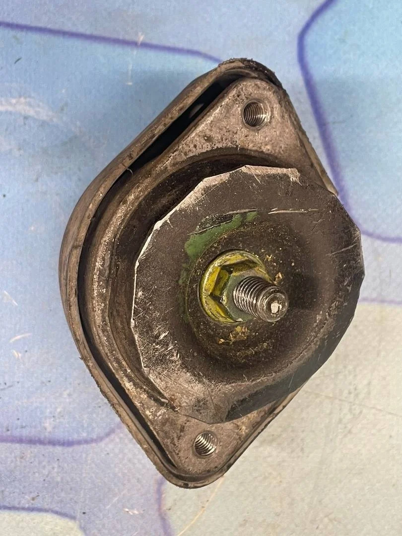 Опора кпп VW Passat 2001-2005 B5+