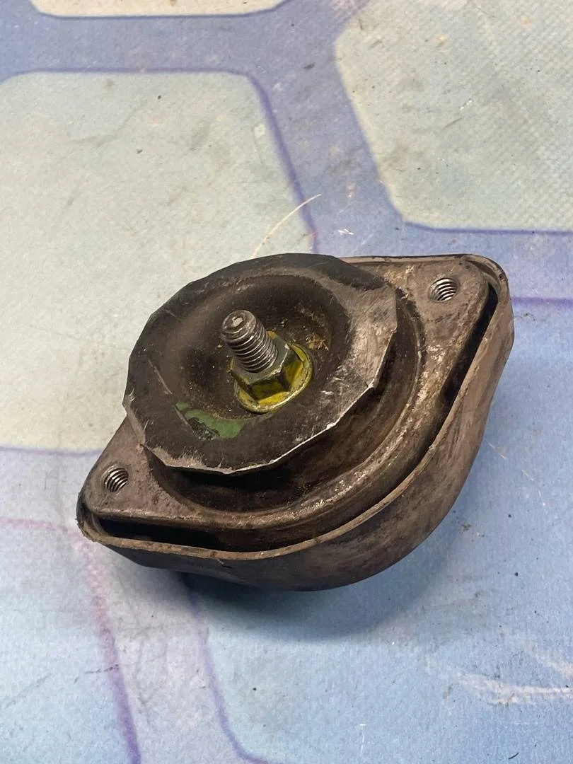 Опора кпп VW Passat 2001-2005 B5+