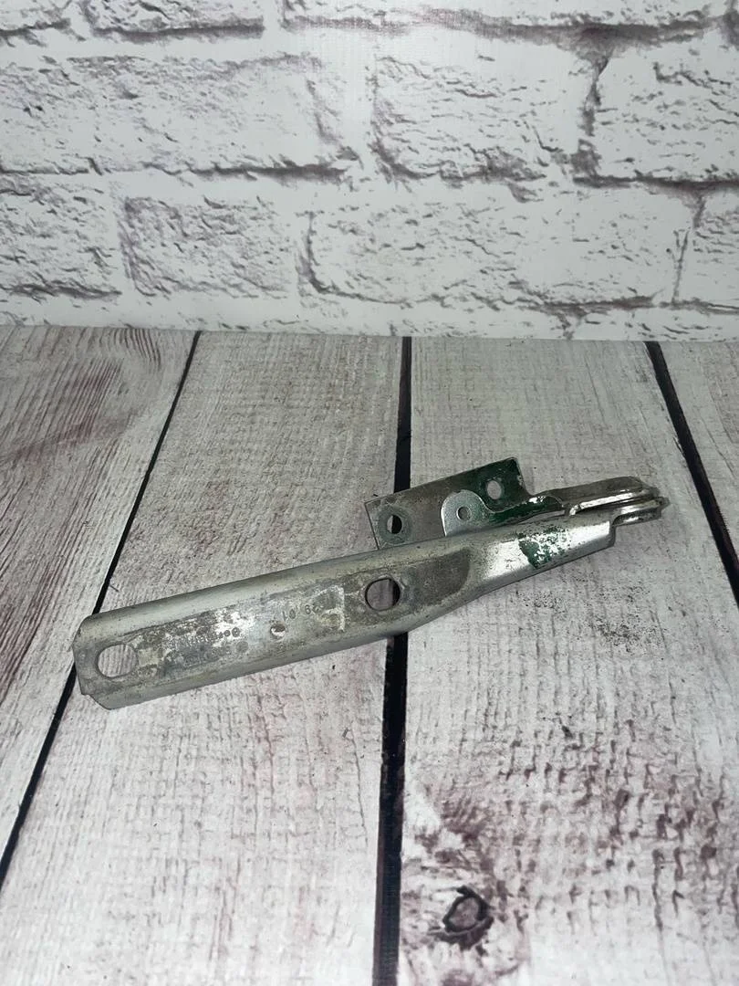 Петля капота правая VW Passat 2001-2005 B5+