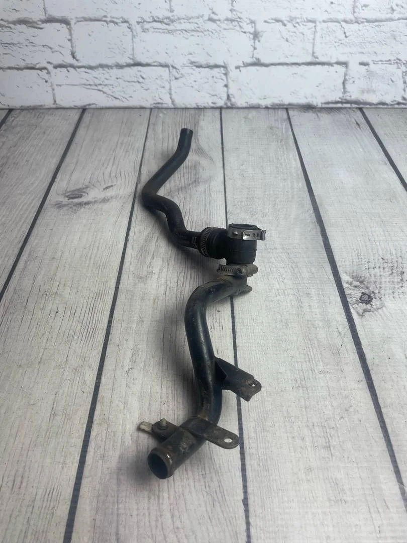 Патрубок системы вентиляции картера VW Passat 2001-2005 B5+