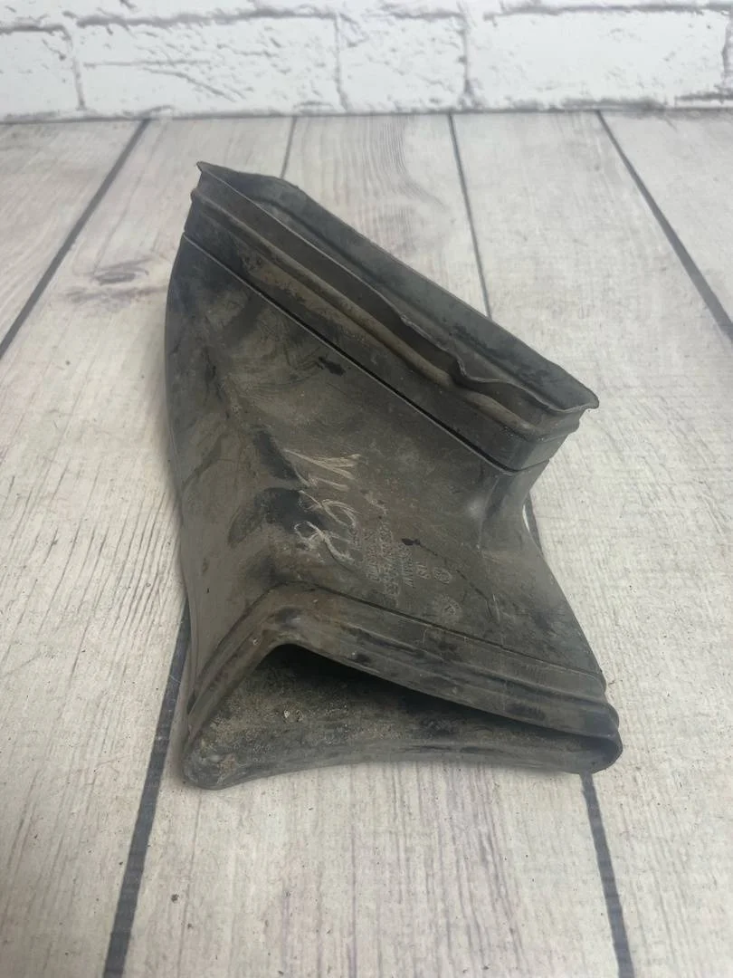 Патрубок воздушного фильтра VW Passat 2001-2005 B5+