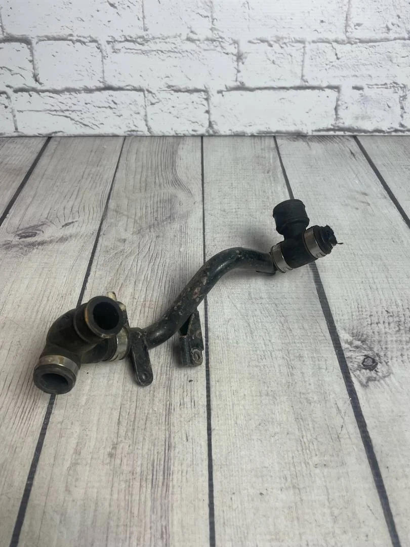 Патрубок системы вентиляции картера VW Passat 2001-2005 B5+