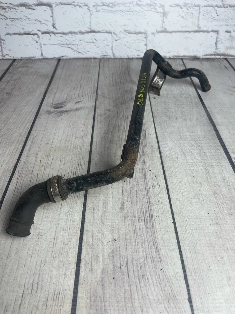 Патрубок вентиляции картерных газов VW Passat 2001-2005 B5+