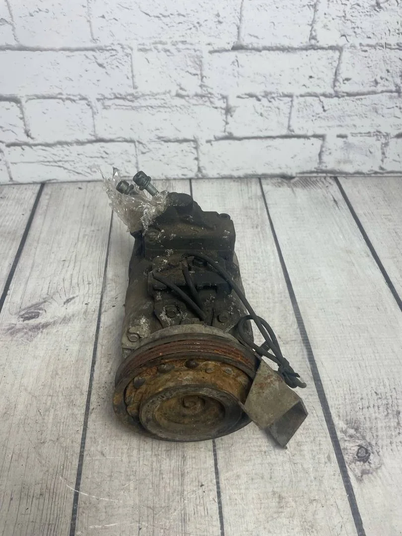 Компрессор кондиционера сломан VW Passat 2001-2005 B5+