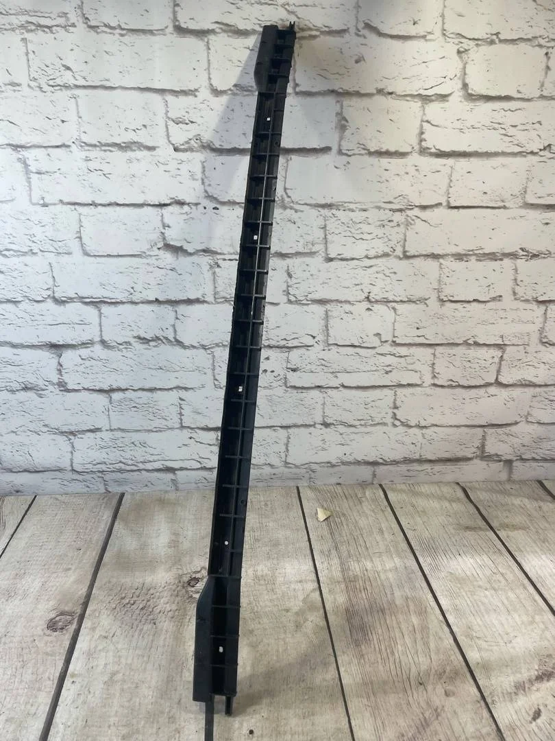 Направляющая бампера задняя центральная VW Passat 2001-2005 B5+