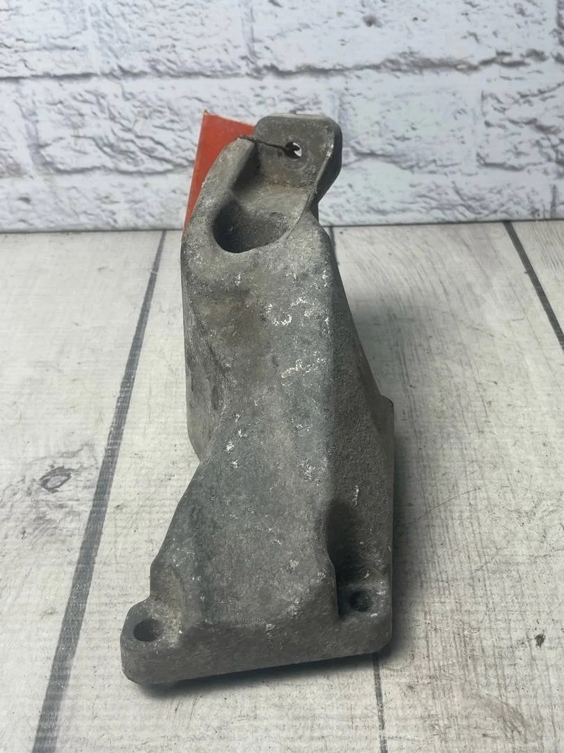 Кронштейн двигателя VW Passat 2001-2005 B5+