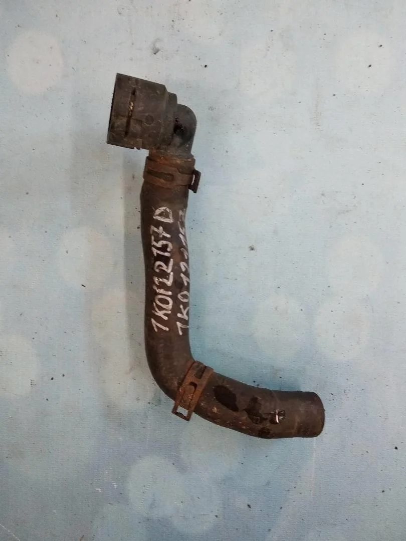 Патрубок флянец VW Passat 2005-2010 B6