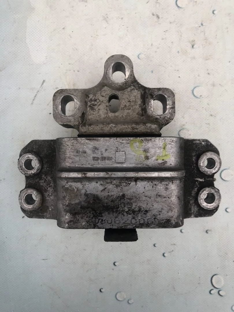 Опора кпп VW Passat 2005-2010 B6