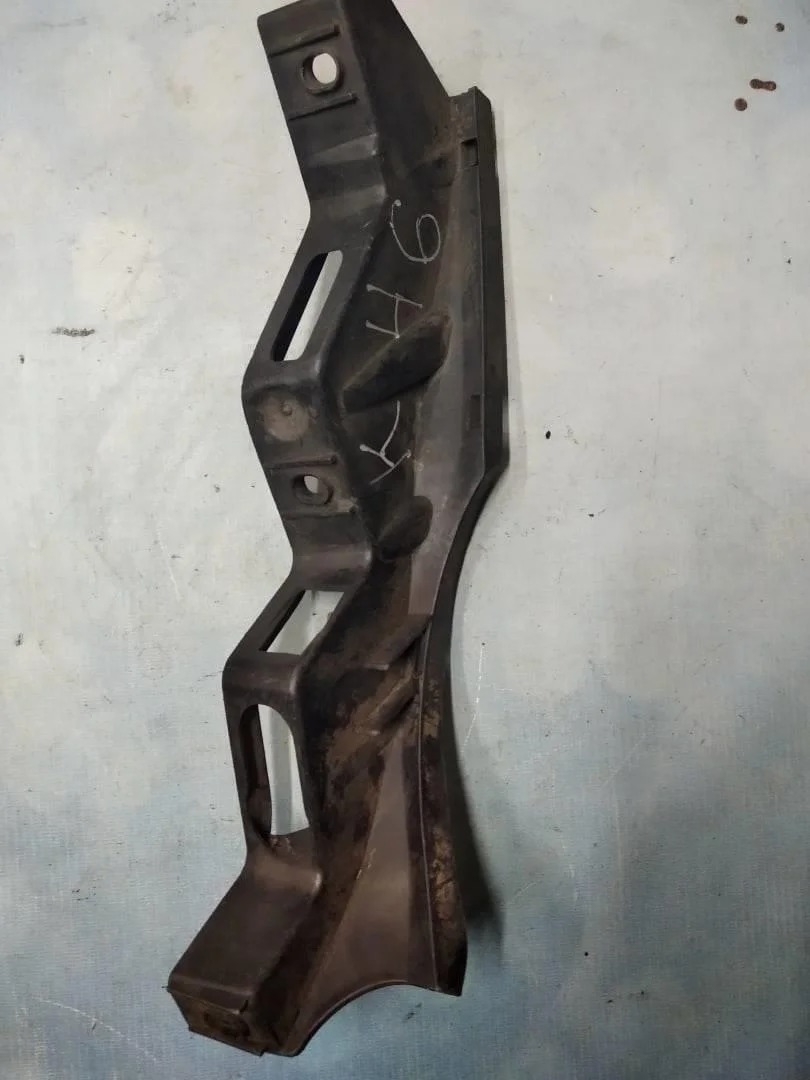 Кронштейн переднего бампера правый VW Passat 2005-2010 B6