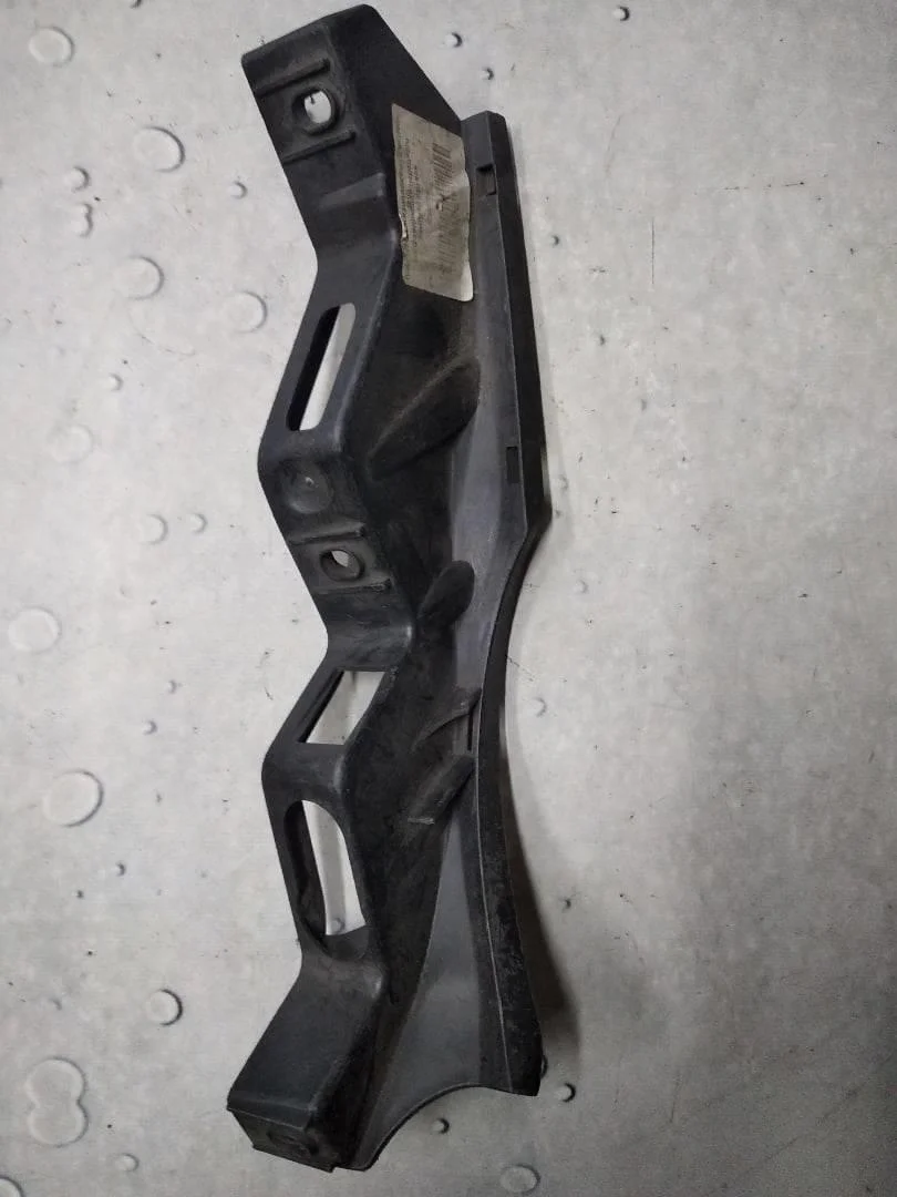 Направляющая переднего бампера правая VW Passat 2005-2010 B6