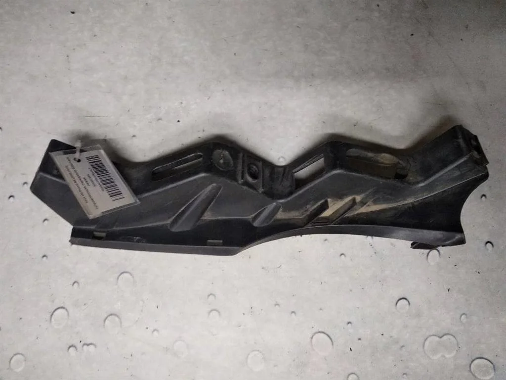 Направляющая переднего бампера левая VW Passat 2005-2010 B6